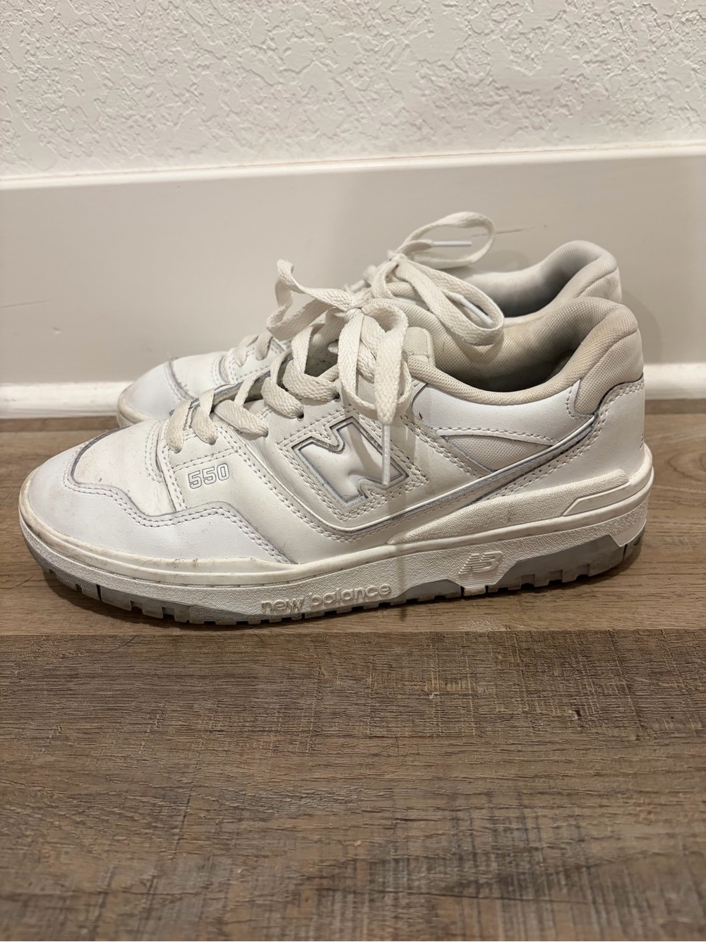 New Balance Women's White Sneakers 550